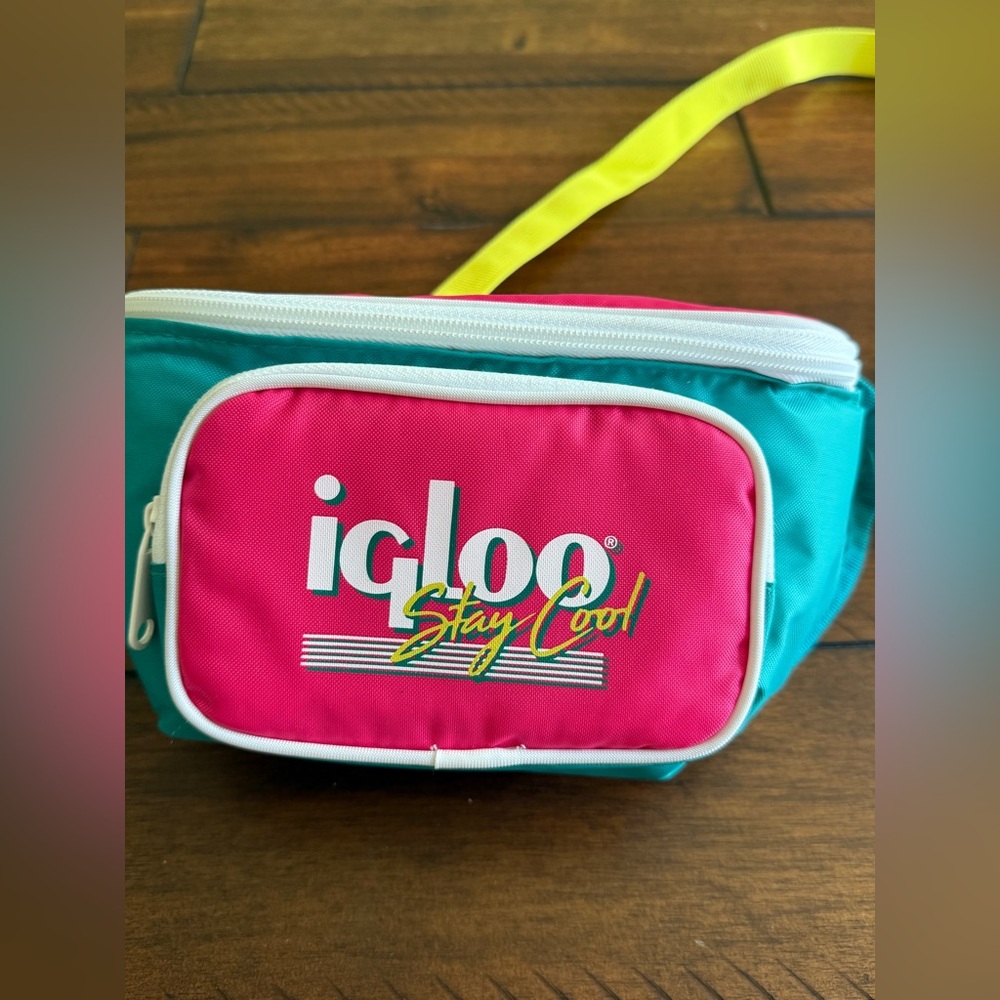 Igloo Vibrant Pink and Teal Cooler